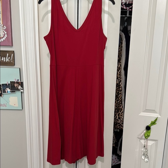 Red Scoop Neck Sleeveless Sundress - Picture 5 of 9